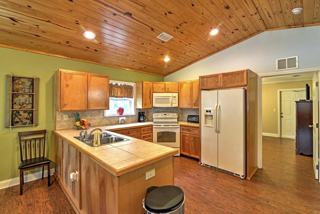 Crystal River Cottage On 1 Acre With Deck And Porch! Yankeetown Extérieur photo