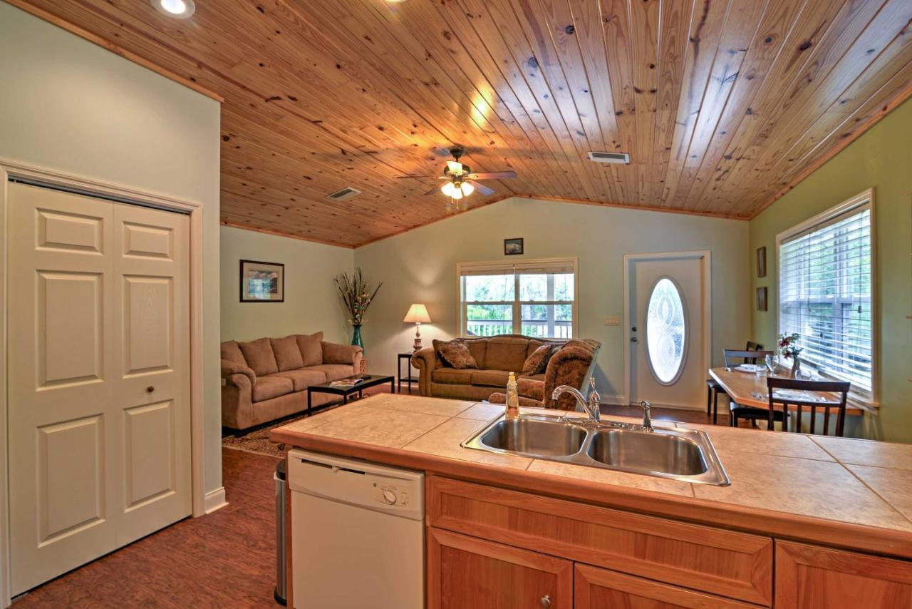 Crystal River Cottage On 1 Acre With Deck And Porch! Yankeetown Extérieur photo